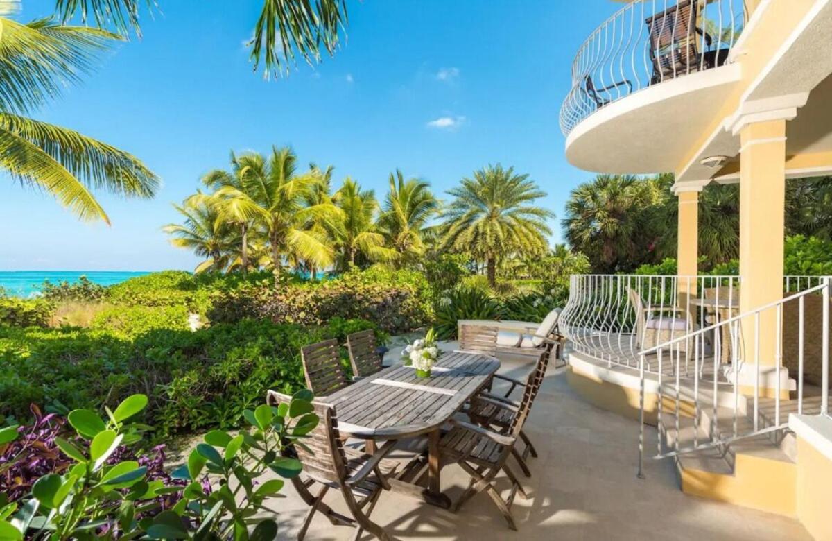 Villa Renaissance Grace Bay Exterior photo