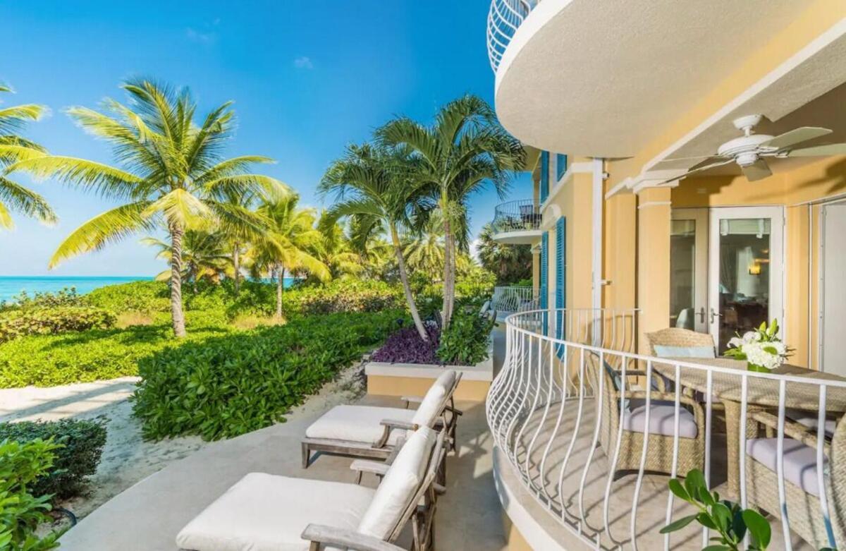 Villa Renaissance Grace Bay Exterior photo