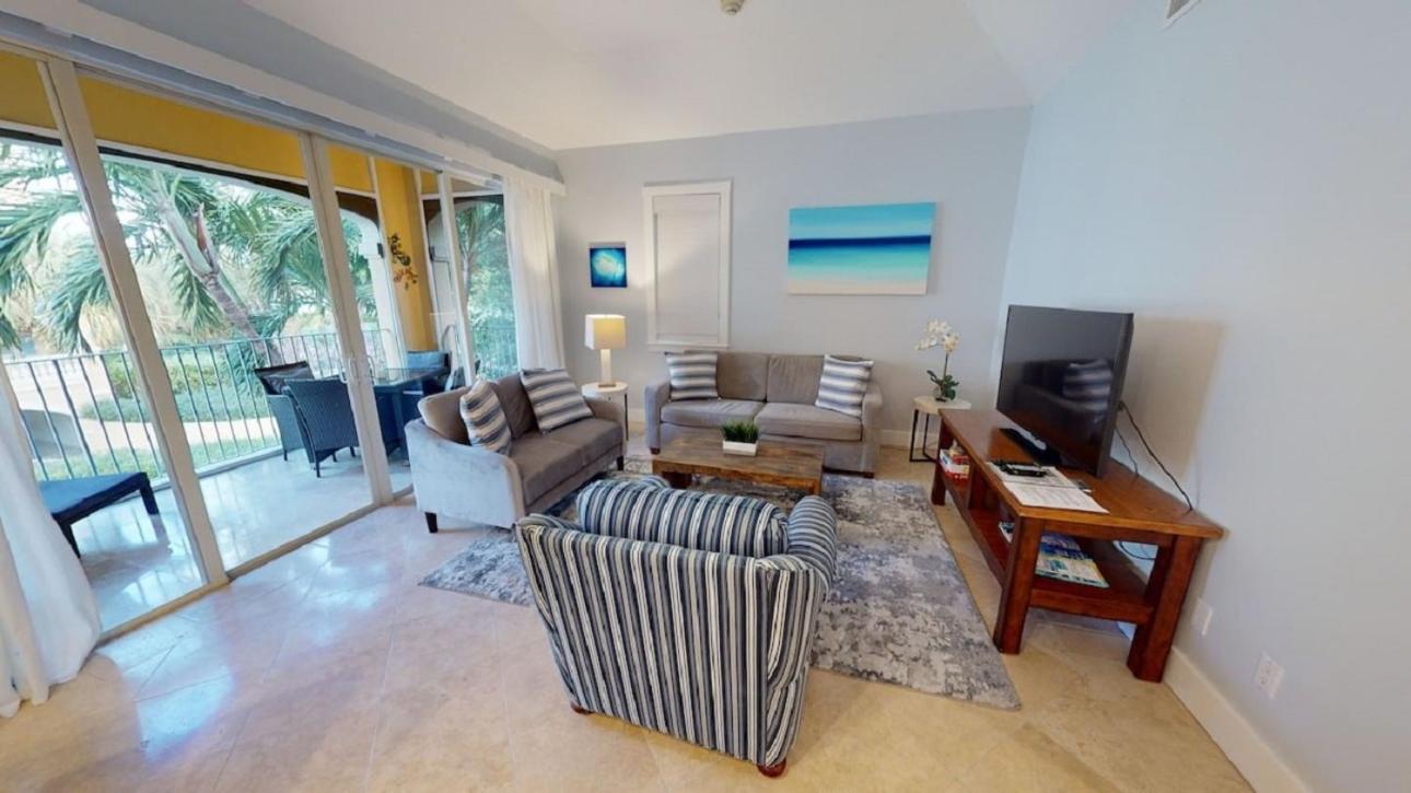 Villa Renaissance Grace Bay Exterior photo