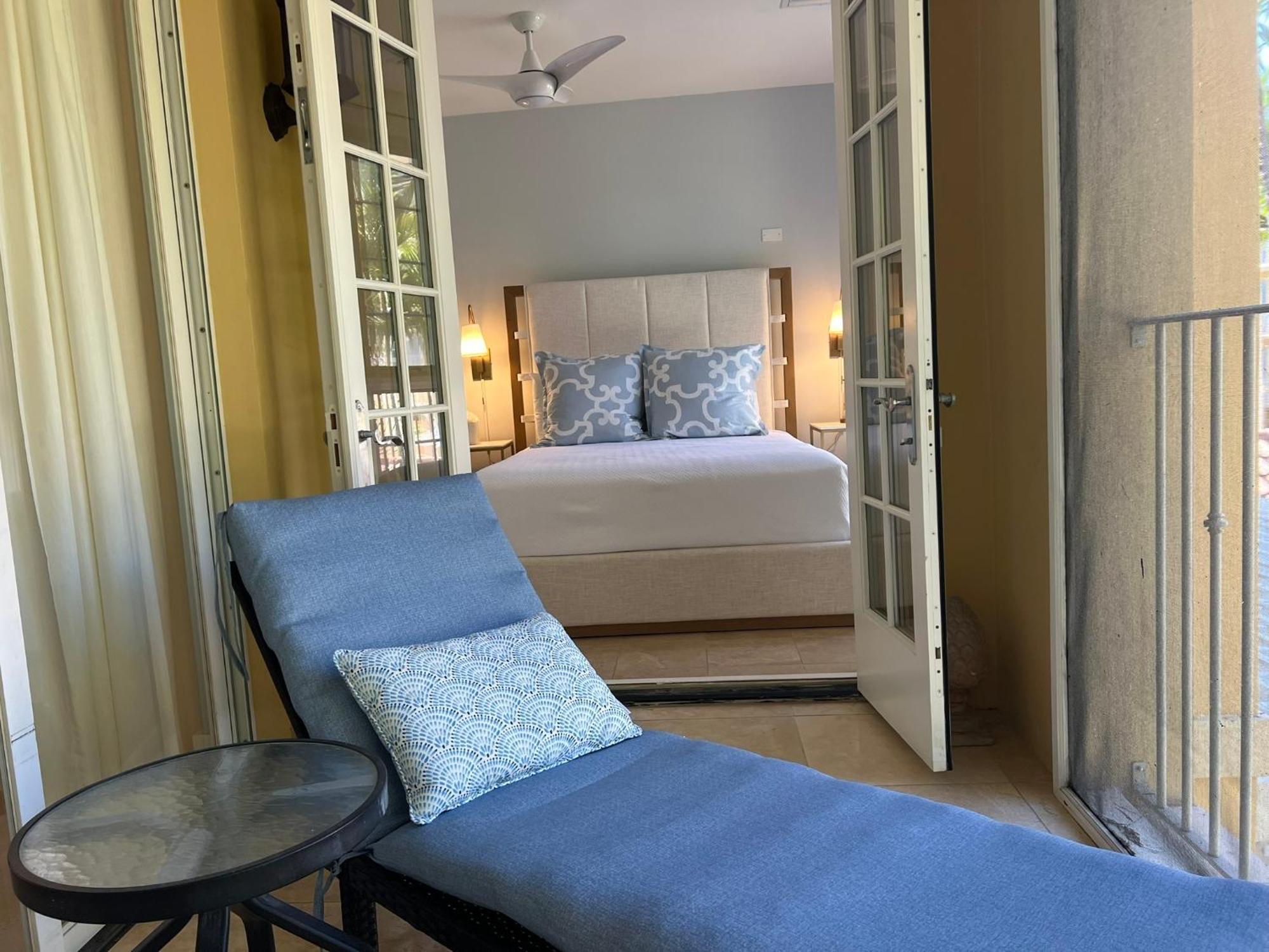 Villa Renaissance Grace Bay Exterior photo